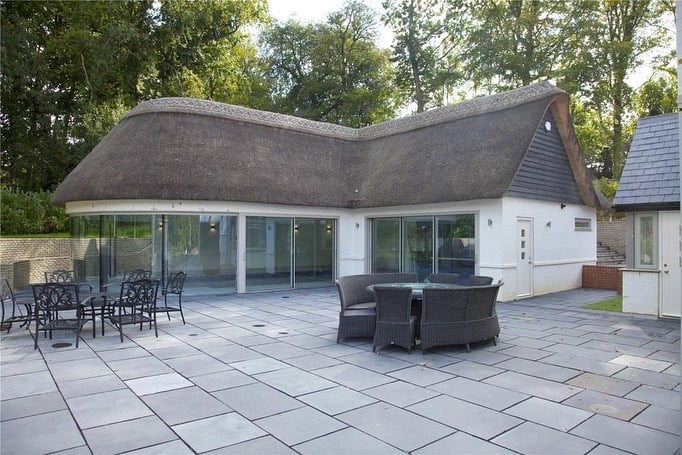 New build with thatched roof and heated pool, Sevenoaks: photo 3