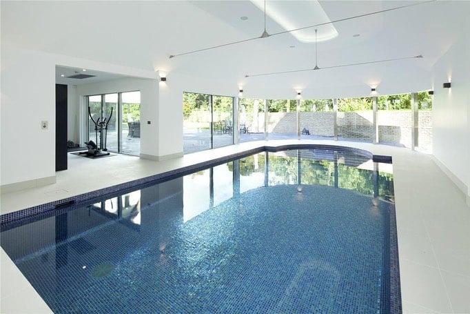 New build with thatched roof and heated pool, Sevenoaks: photo 5